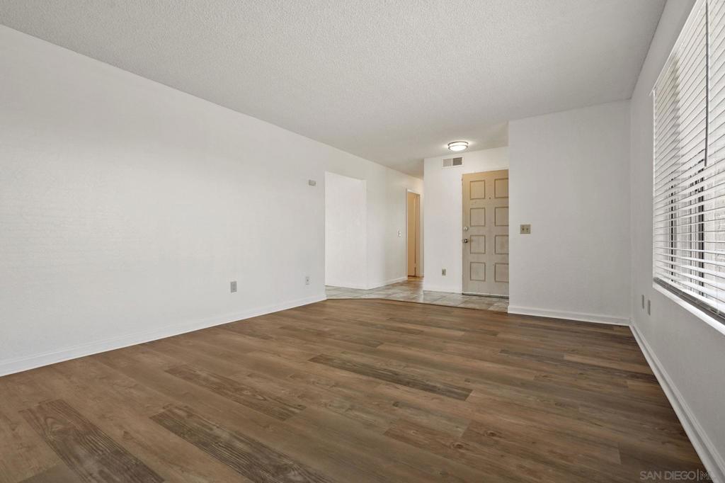 10625 Amantha Ave Property Photo 9