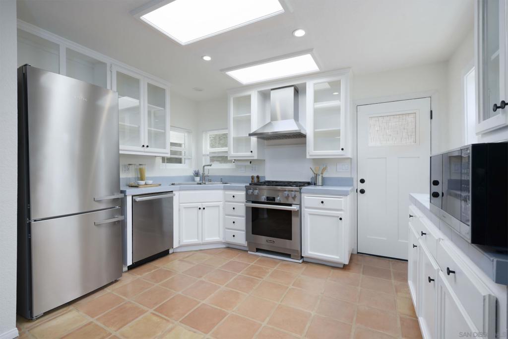 2242 Congress Property Photo 4