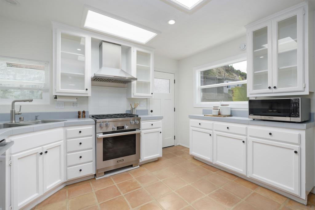 2242 Congress Property Photo 5