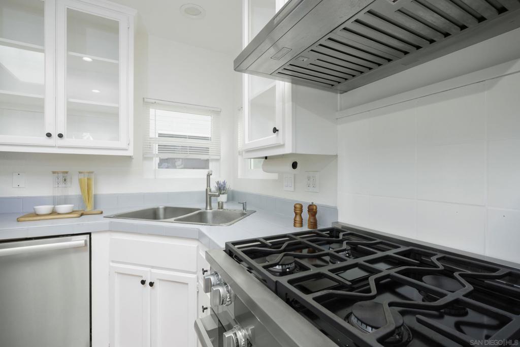 2242 Congress Property Photo 6