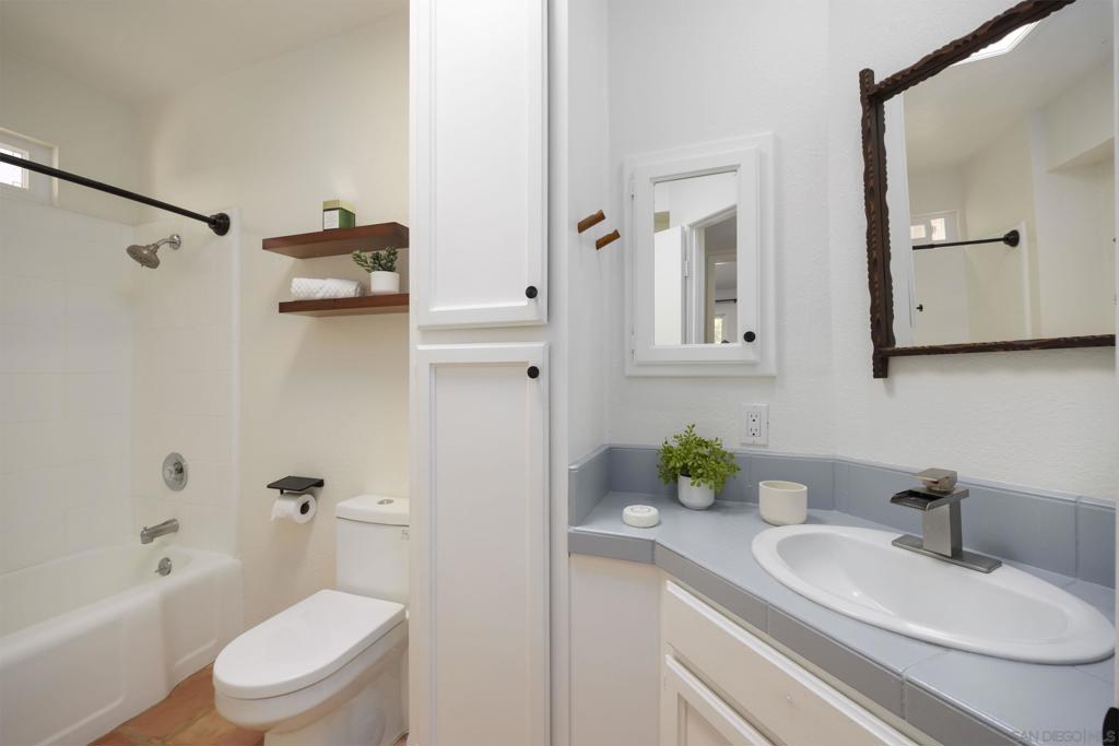 2242 Congress Property Photo 12