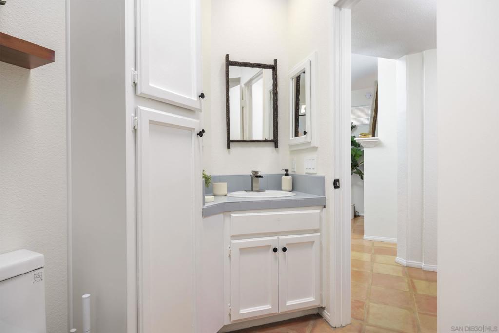 2242 Congress Property Photo 13