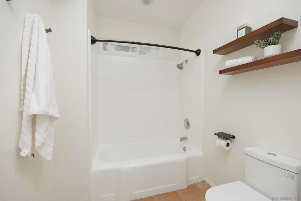 2242 Congress Property Photo 14