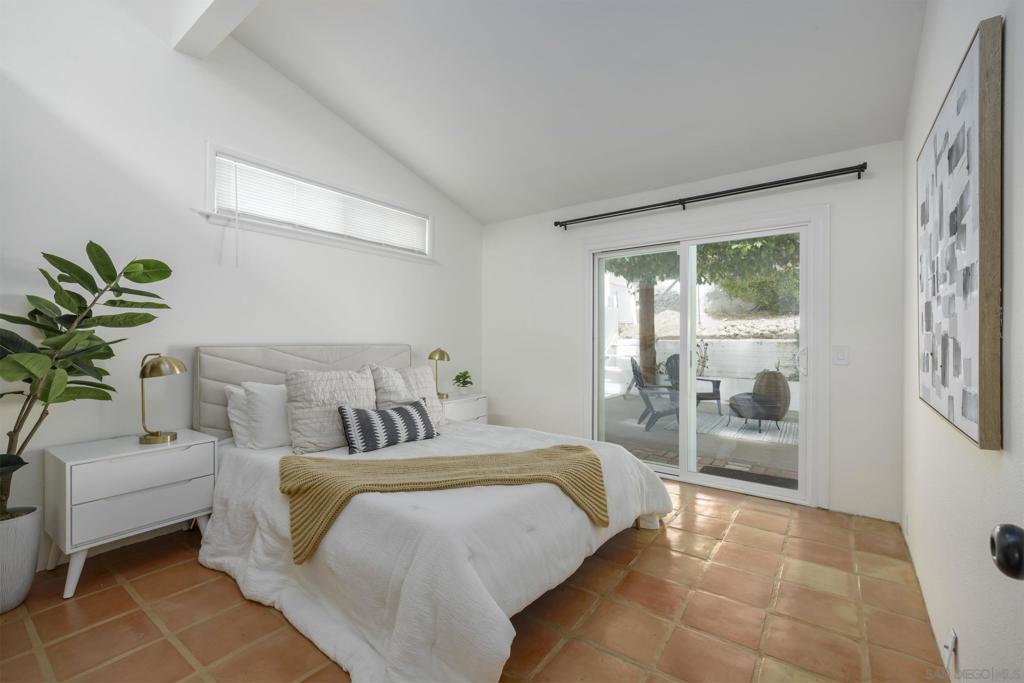 2242 Congress Property Photo 15