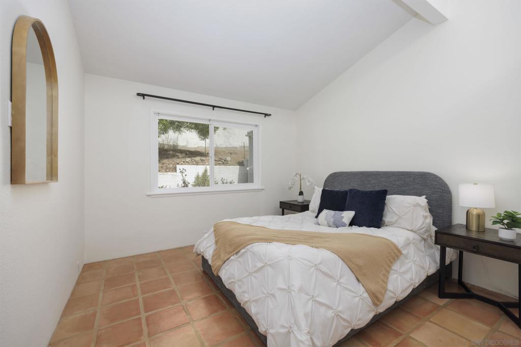 2242 Congress Property Photo 17