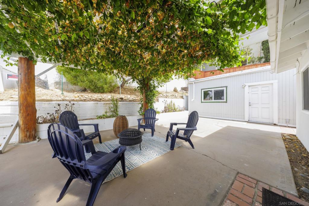 2242 Congress Property Photo 19