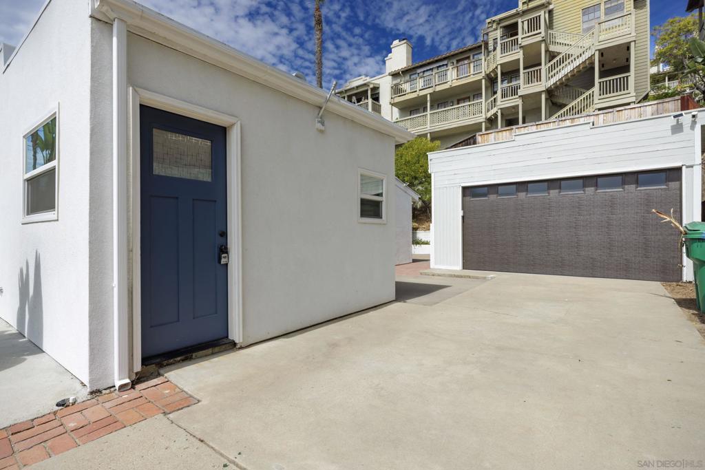 2242 Congress Property Photo 23