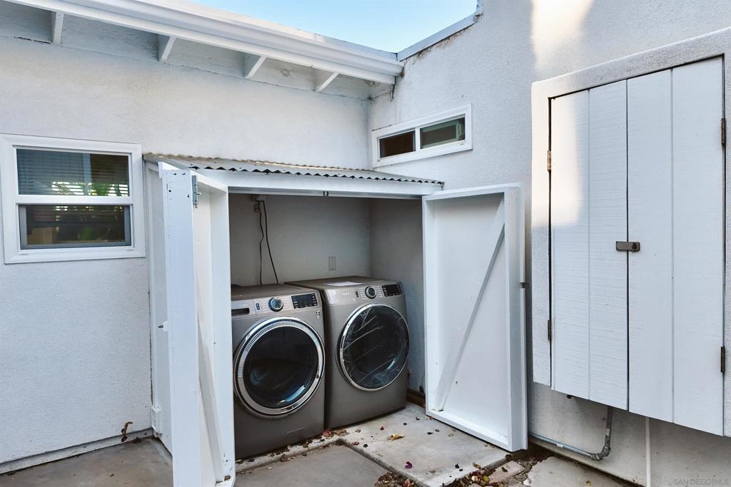 2242 Congress Property Photo 27
