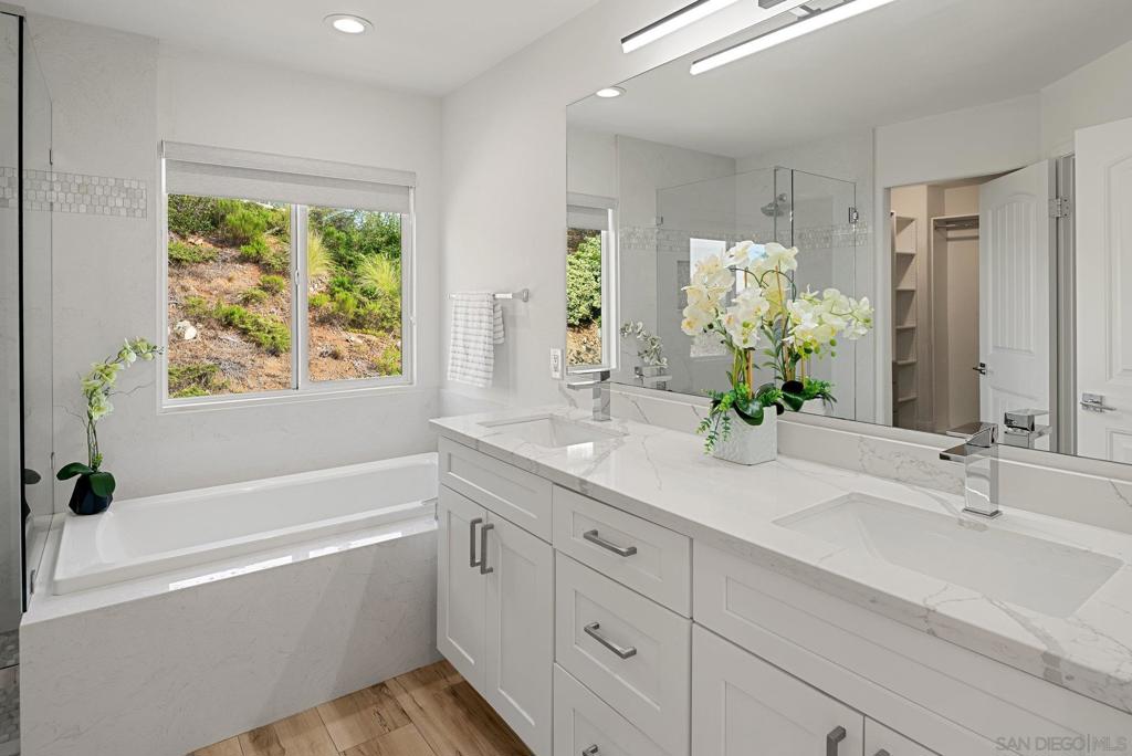 11462 Cortina Pl Property Photo 35