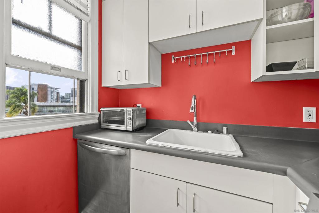 702 Ash Street 300 Property Photo 8