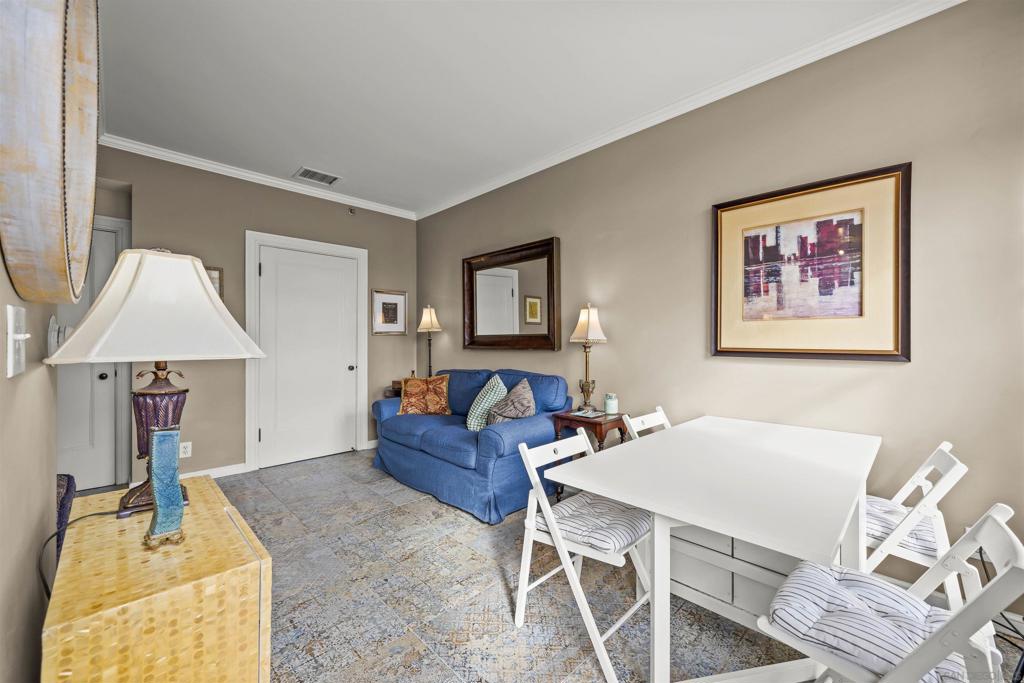 702 Ash Street 300 Property Photo 10