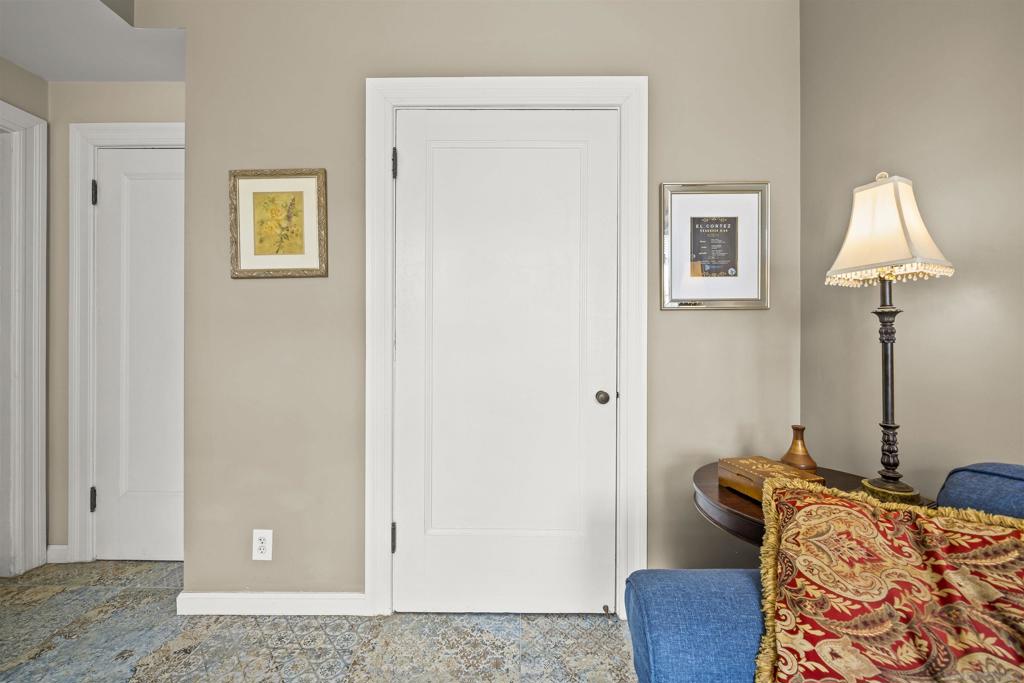702 Ash Street 300 Property Photo 12