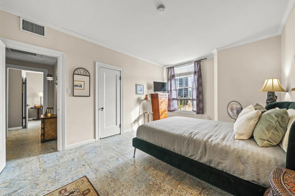 702 Ash Street 300 Property Photo 17