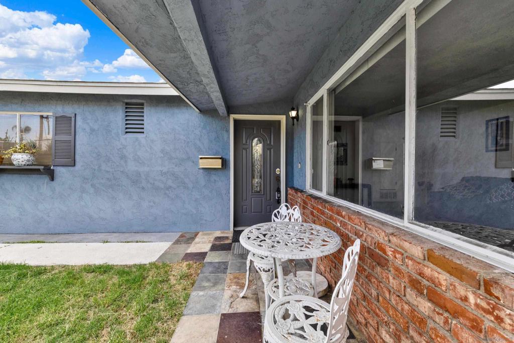 5562 Division Property Photo 6