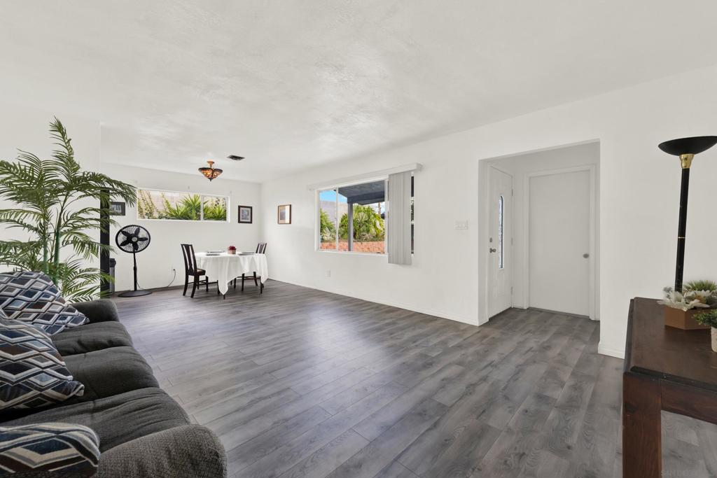 5562 Division Property Photo 10