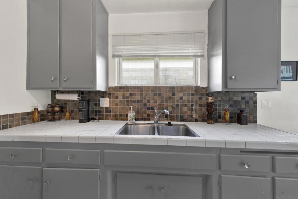 5562 Division Property Photo 13