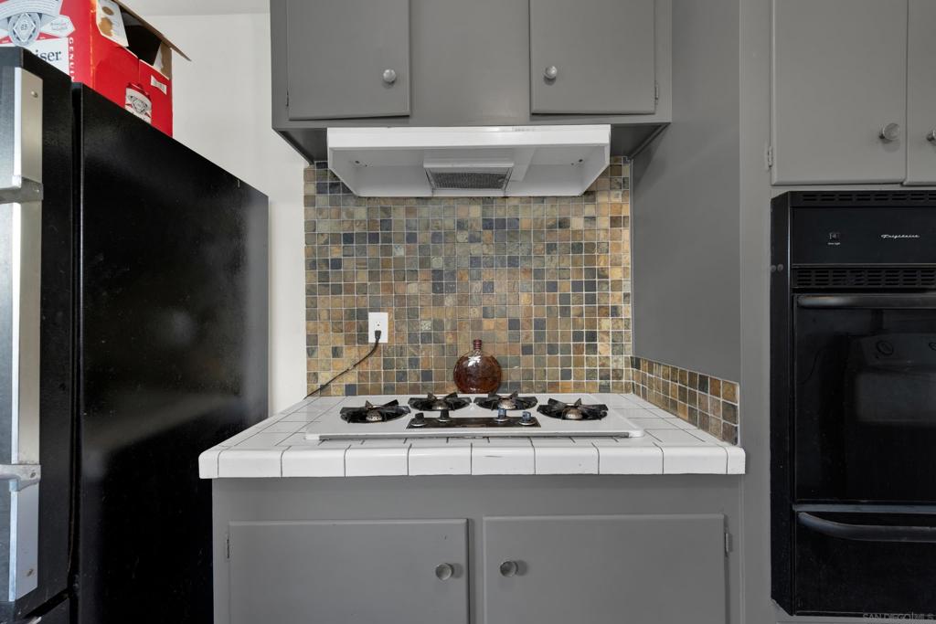 5562 Division Property Photo 14