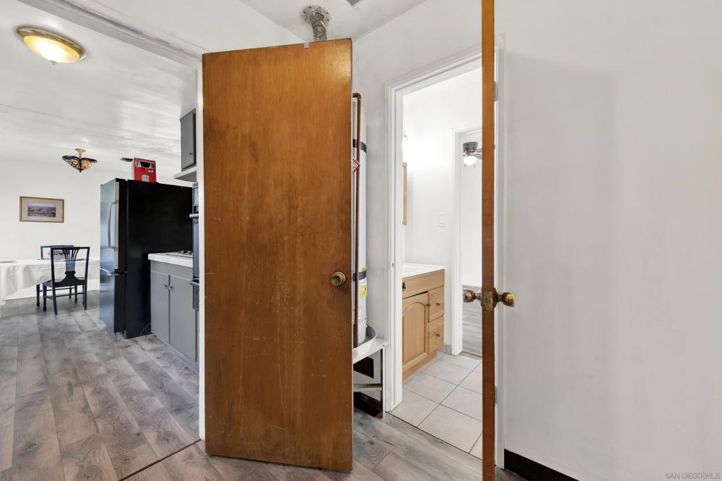 5562 Division Property Photo 18