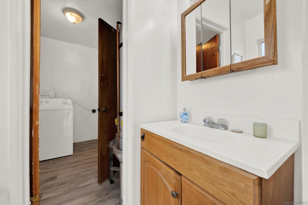 5562 Division Property Photo 19