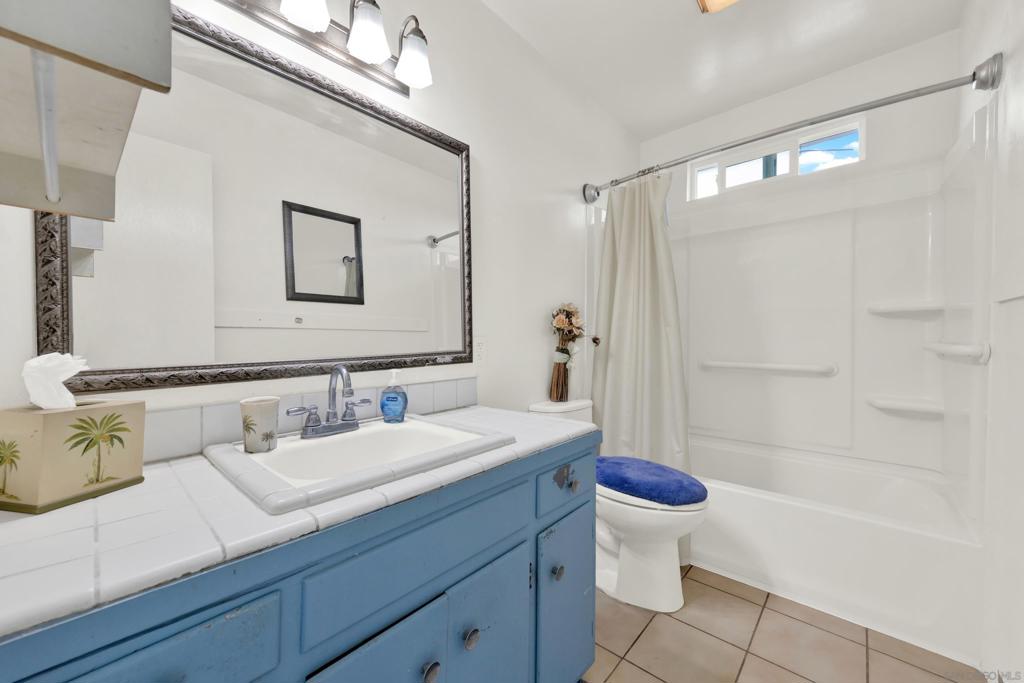 5562 Division Property Photo 23