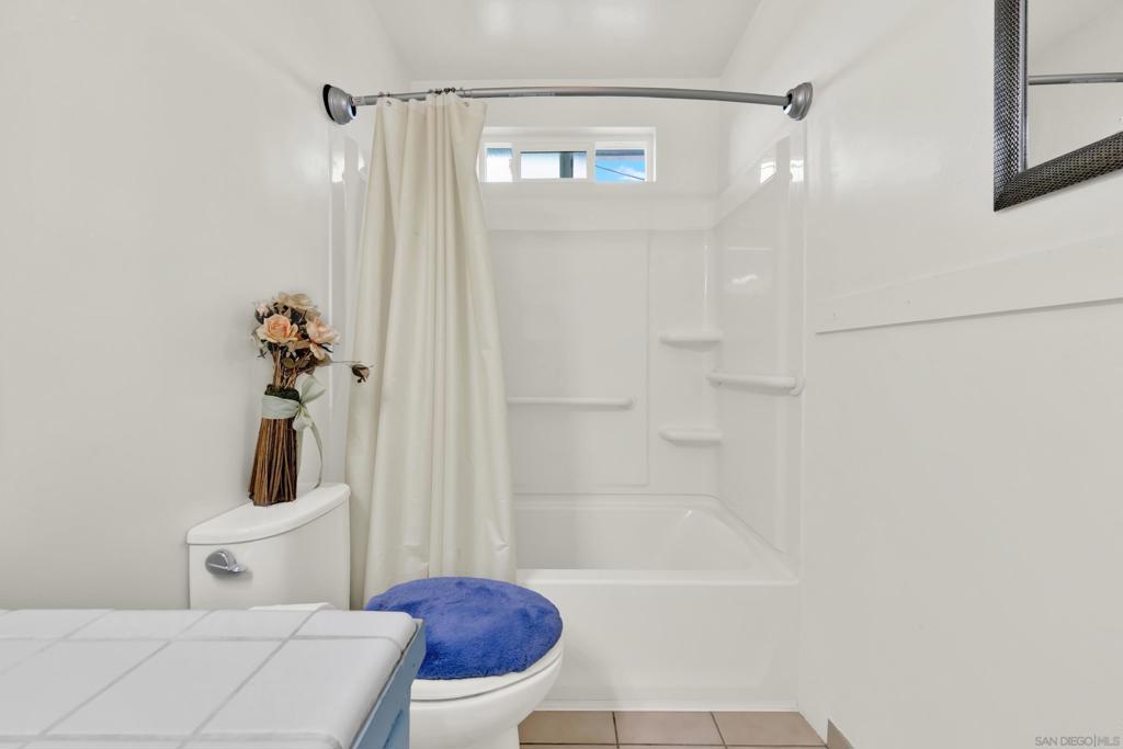 5562 Division Property Photo 24