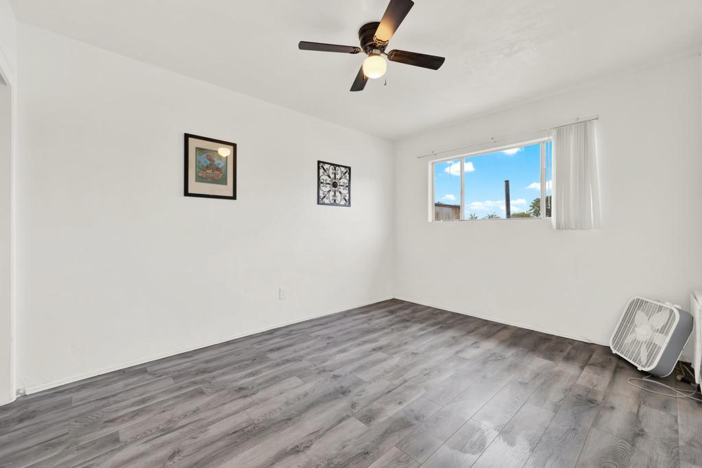 5562 Division Property Photo 25