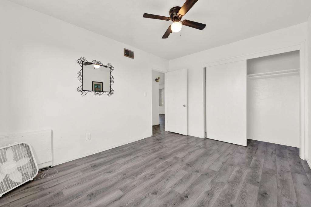 5562 Division Property Photo 26