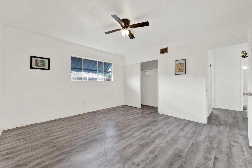 5562 Division Property Photo 29