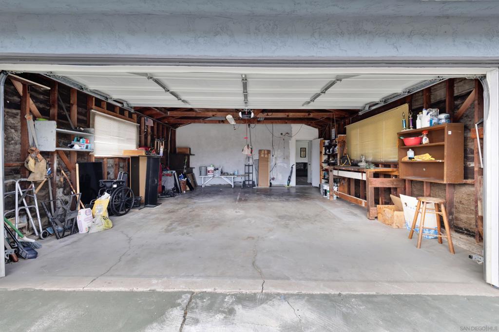5562 Division Property Photo 31