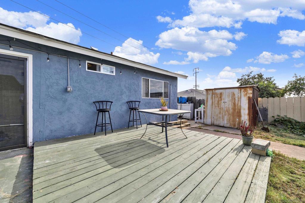 5562 Division Property Photo 34