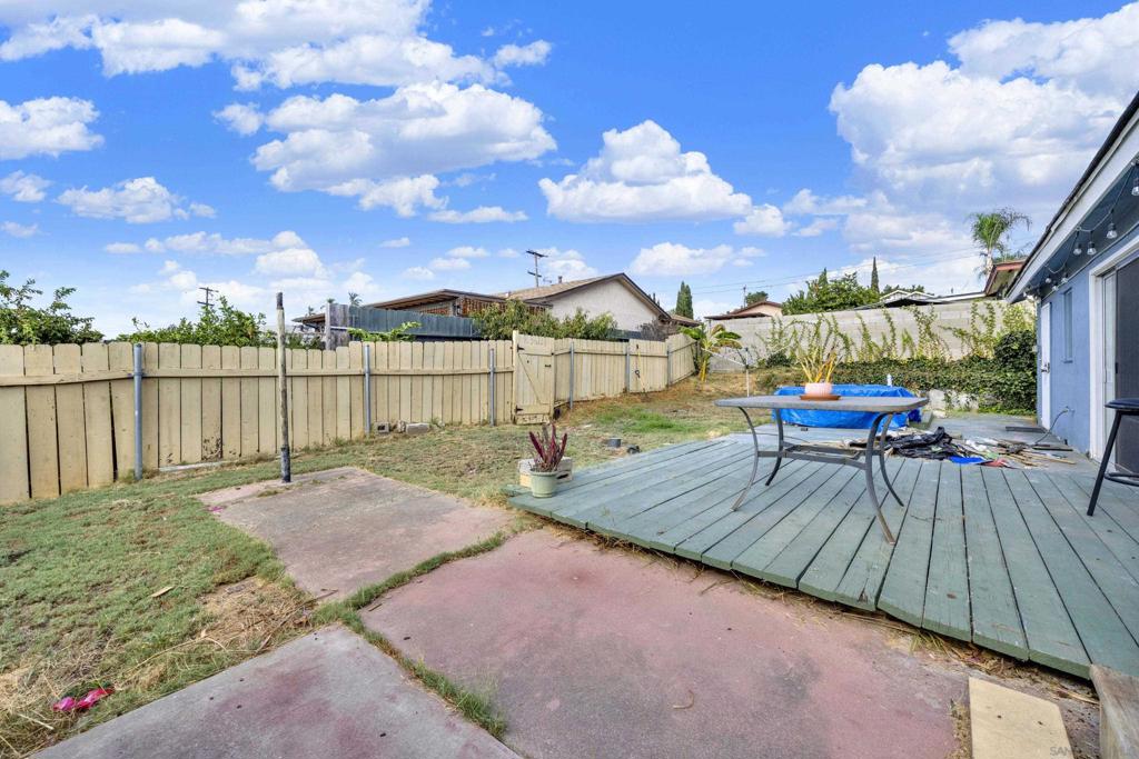 5562 Division Property Photo 37