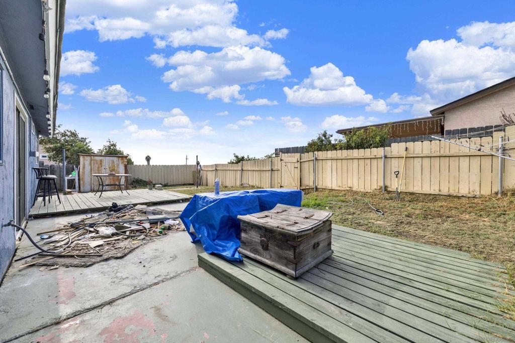 5562 Division Property Photo 40