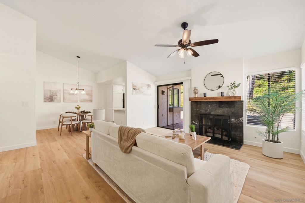 12855 Via Moura Property Photo 2