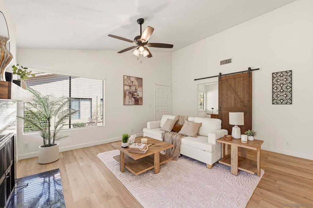 12855 Via Moura Property Photo 4