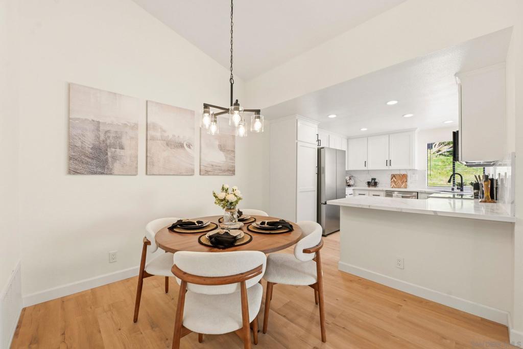 12855 Via Moura Property Photo 10