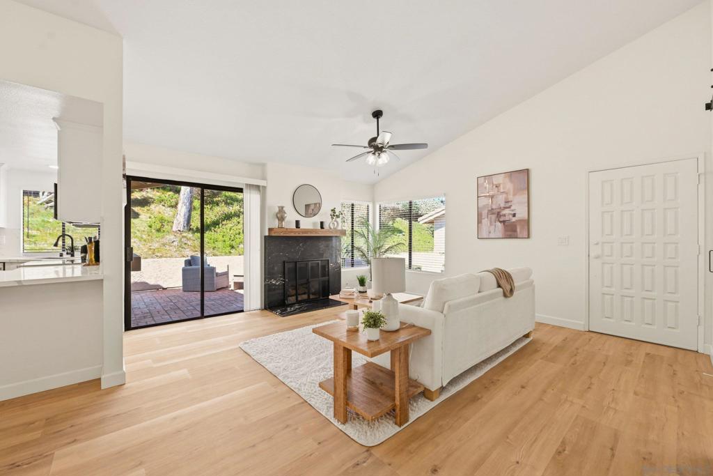 12855 Via Moura Property Photo 12