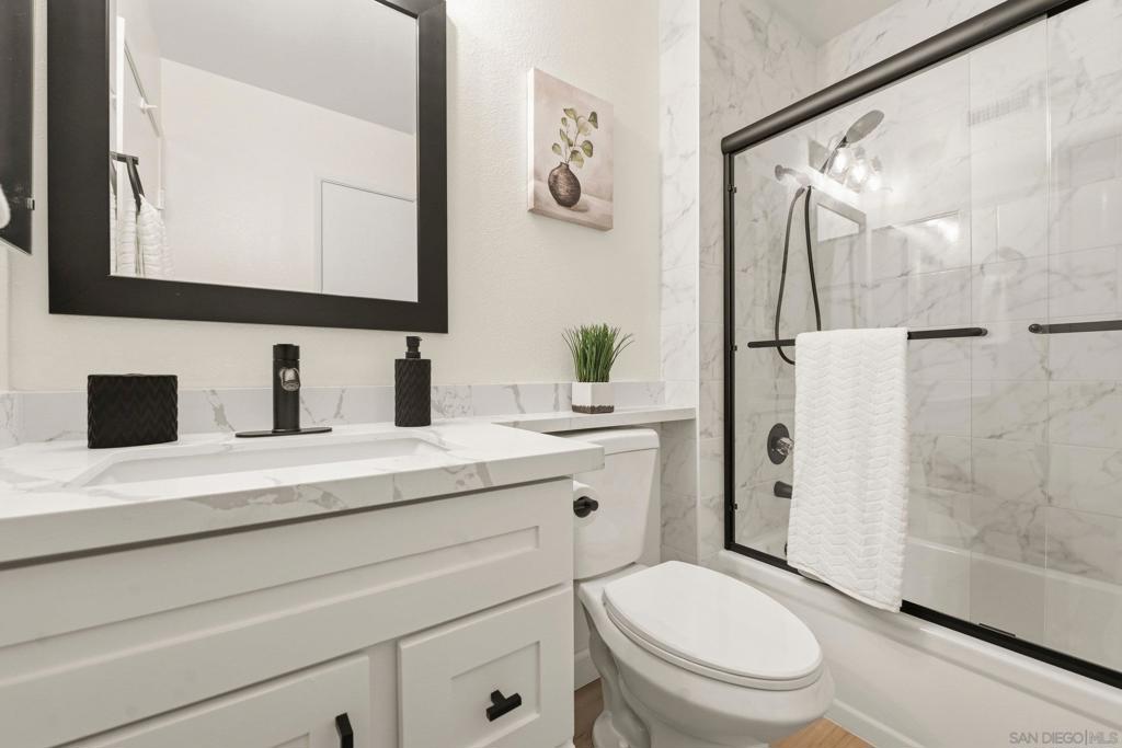 12855 Via Moura Property Photo 16