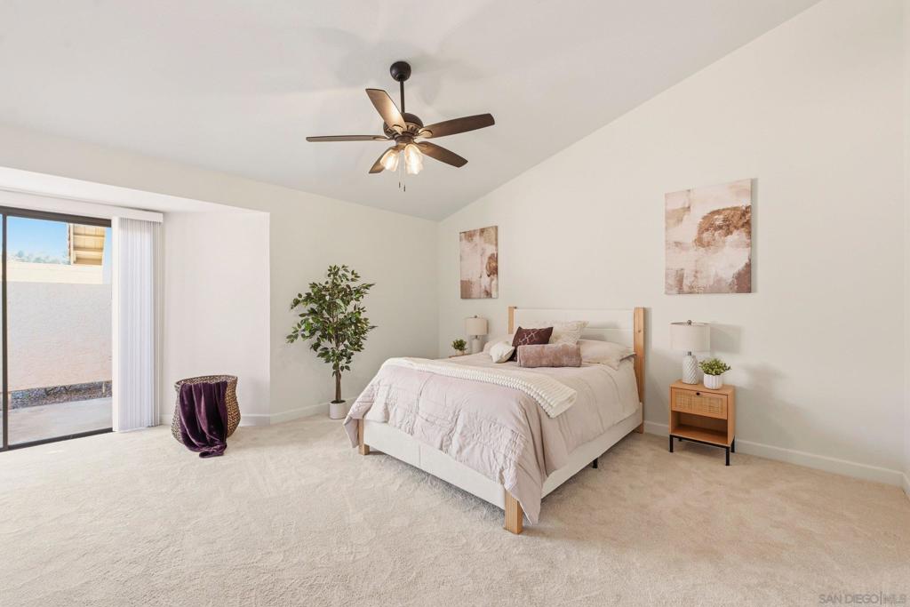 12855 Via Moura Property Photo 18
