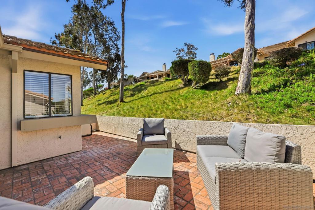 12855 Via Moura Property Photo 29