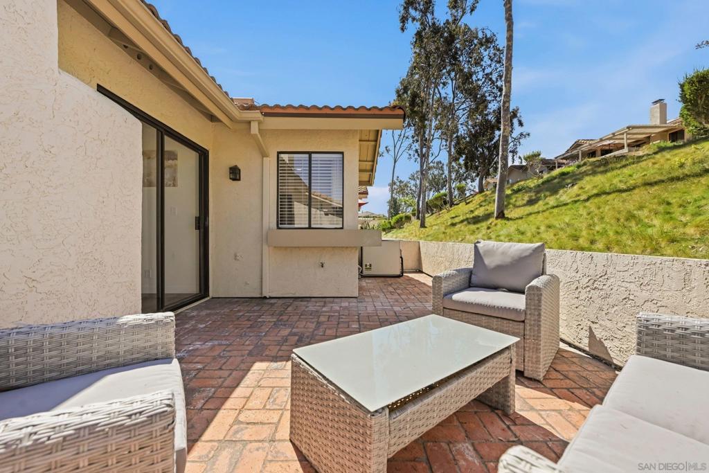 12855 Via Moura Property Photo 30