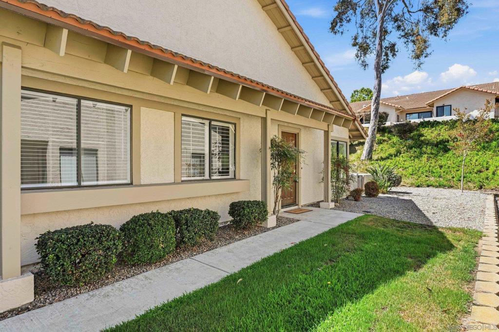 12855 Via Moura Property Photo 34