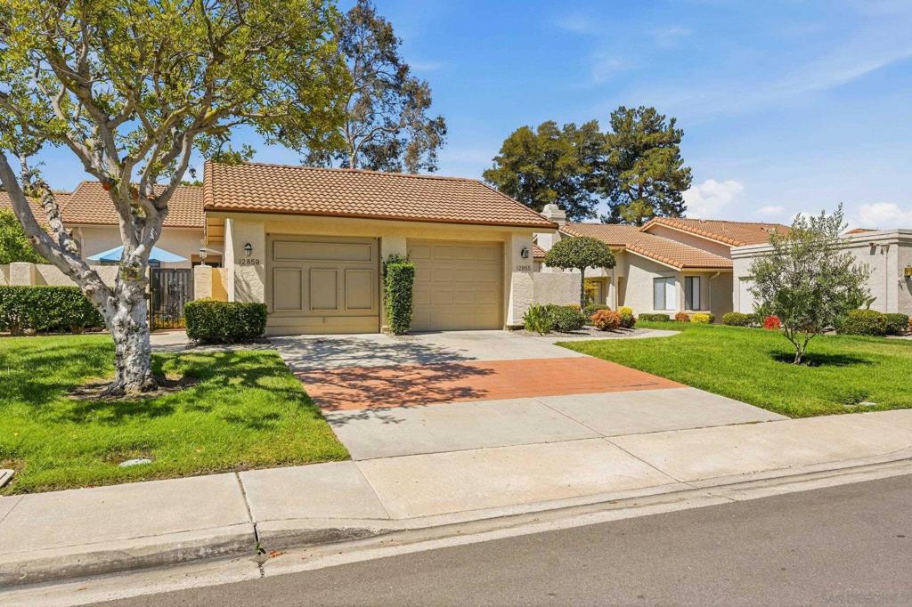 12855 Via Moura Property Photo 35