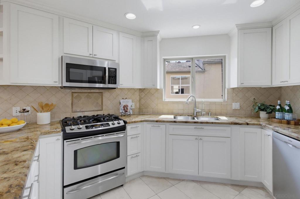 4279 Lamont Property Photo 5