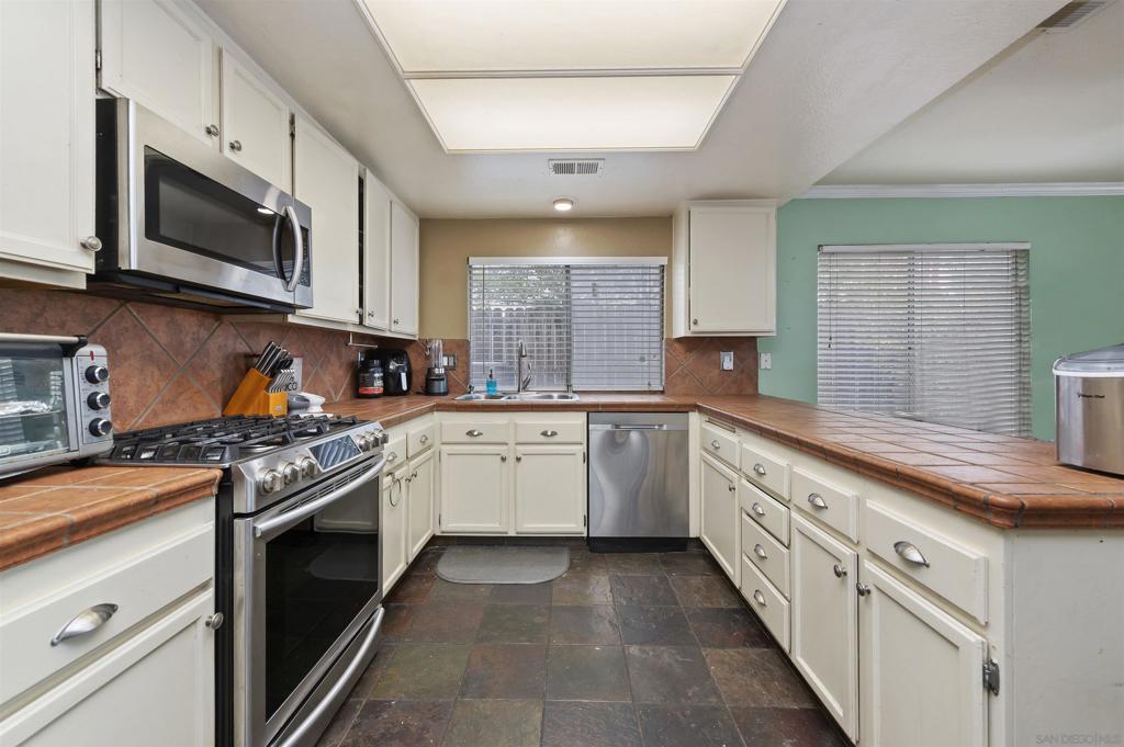 24509 Pantera Ct Property Photo 12