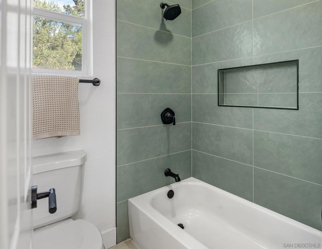 1628 Sagewood Way Property Photo 38