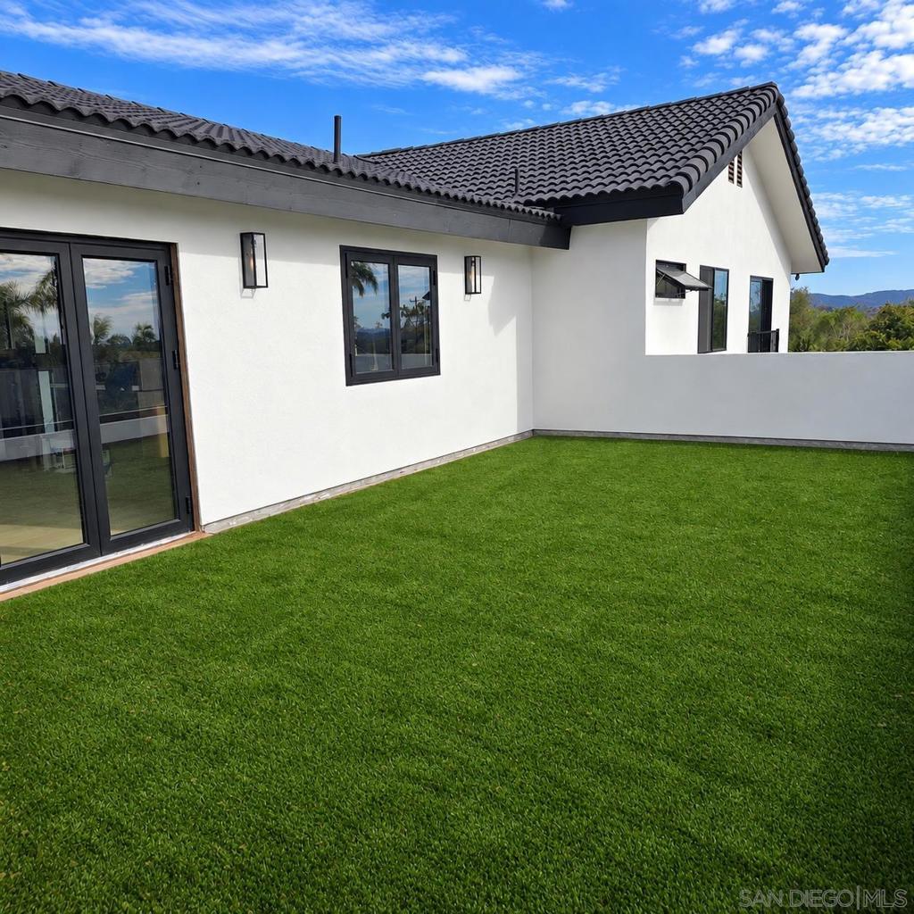 2530 Foothill Dr Property Photo 7