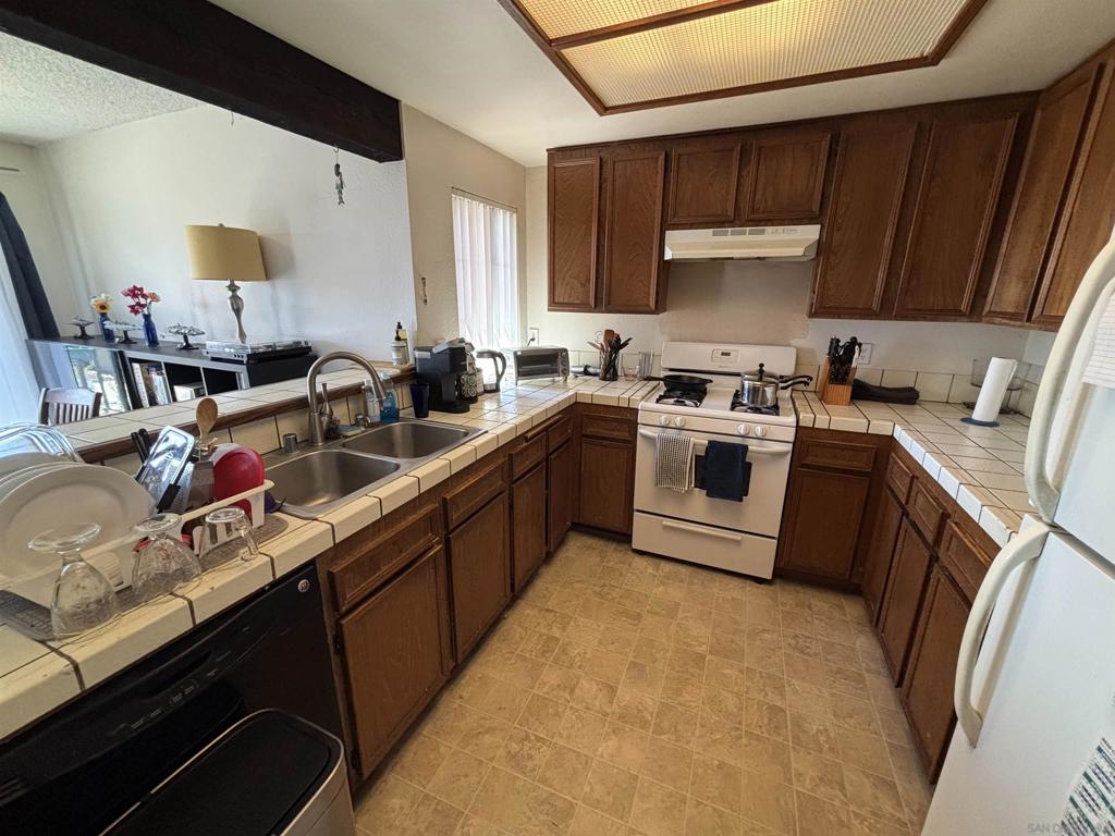 6966 Camino Revueltos Property Photo 8