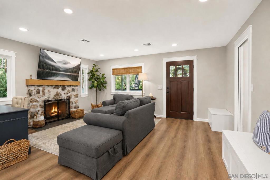8032 Buckthorn Property Photo 4