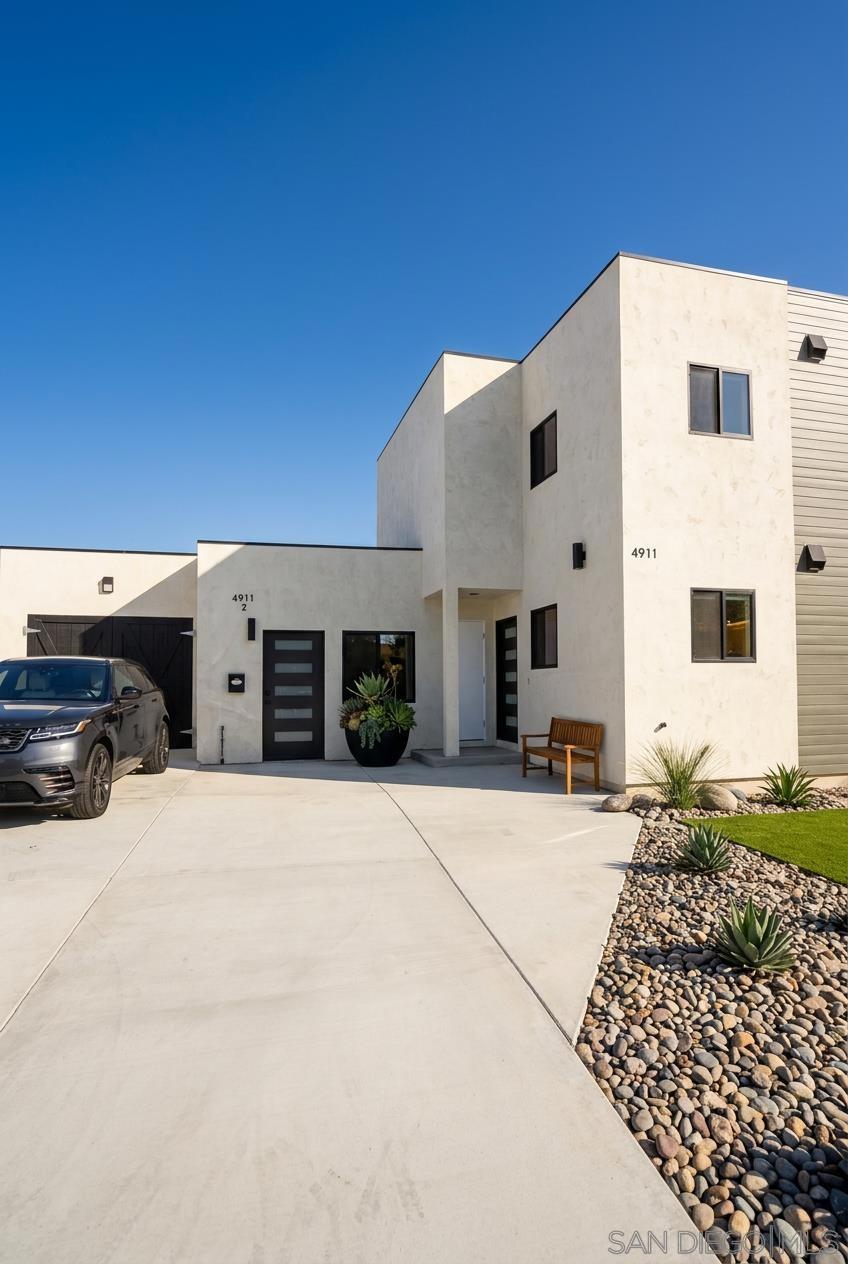 4911 Glen Property Photo 1