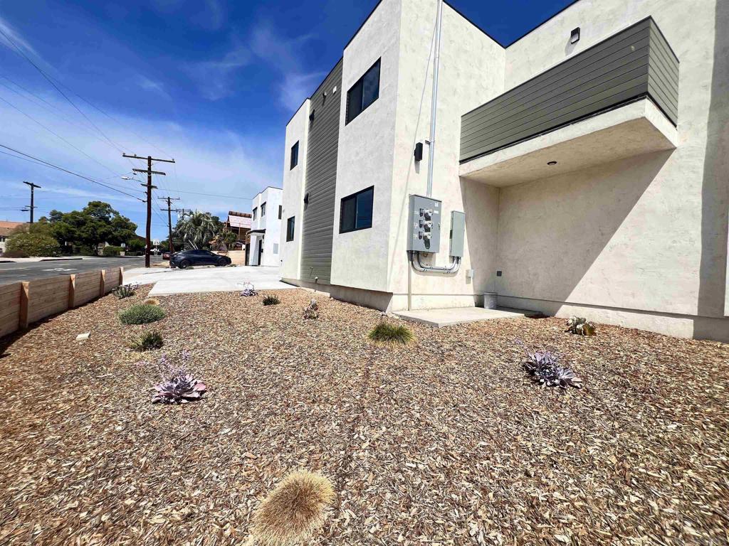 4911 Glen Property Photo 2